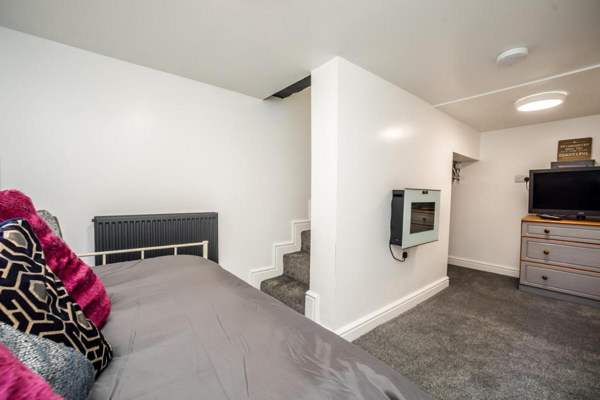 The Cosey Tucked-Away Cottage 2 Or 3 Bedroom Options Huddersfield Bagian luar foto